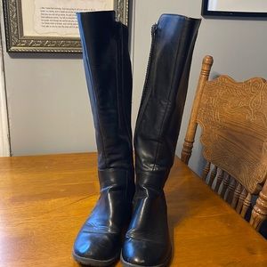 Tall, black women’s boots with stretchy back